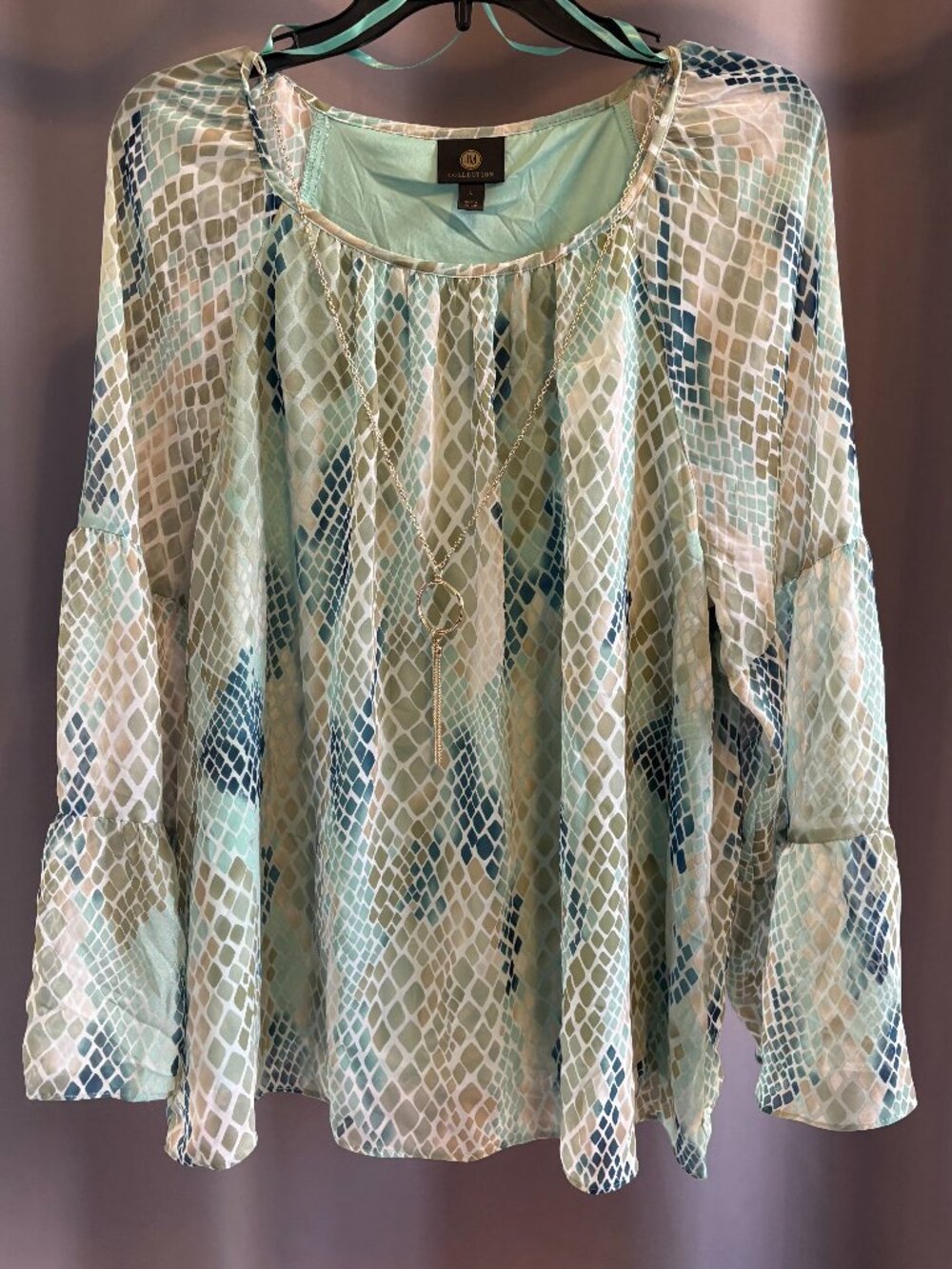 JM Collection Mint Green Snakeskin Bell Sleeve Blouse with Necklace Large